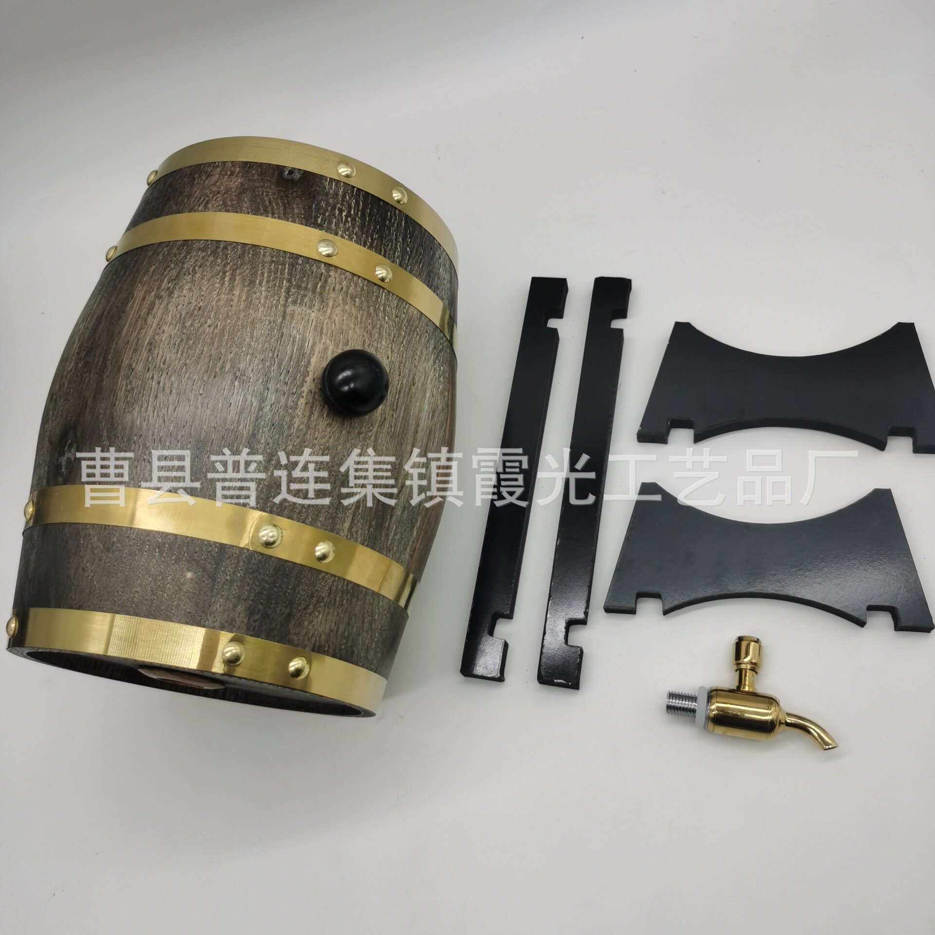 黄棕复古实木酒桶摆件