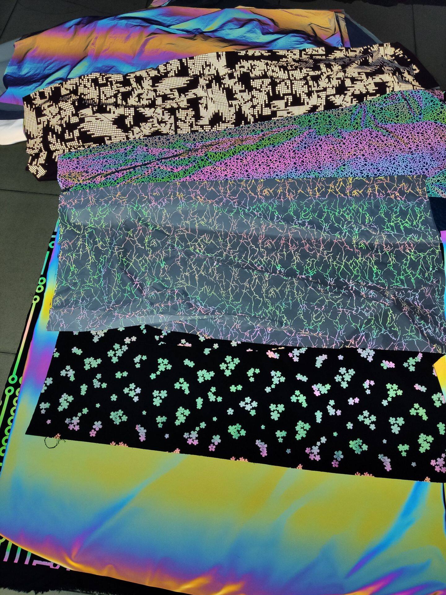 幻彩反光图案七彩反光弹力服装印花反光布幻彩反光布变色布