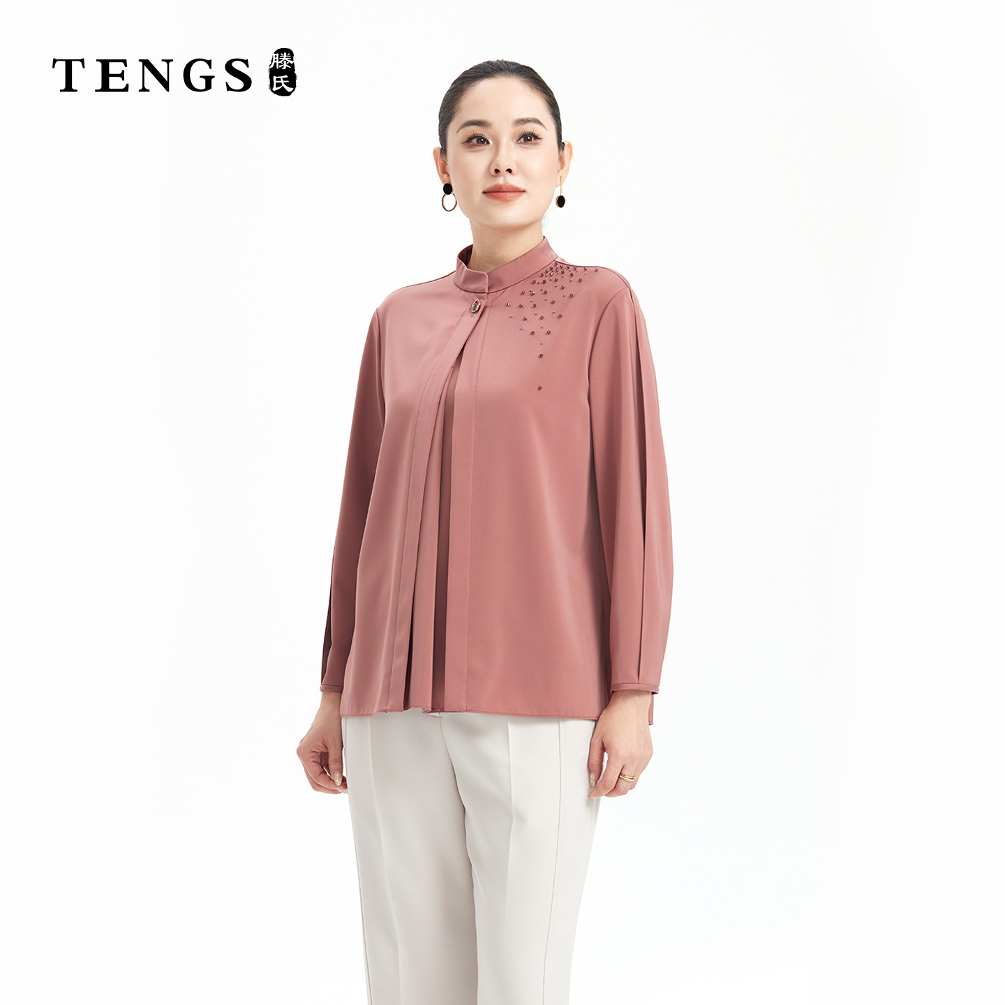 TENGS滕氏女装早春杉木红缎面钉钻抽褶衬衫上衣宽松长袖衬衫