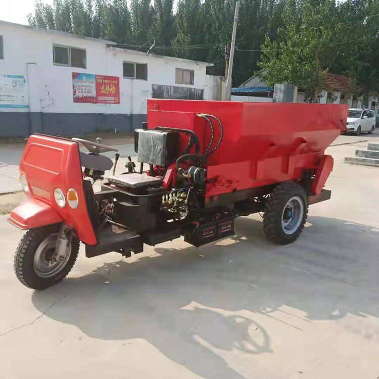 牛羊粪便均匀抛洒机大棚农用自走式三轮撒粪车农家肥抛粪车