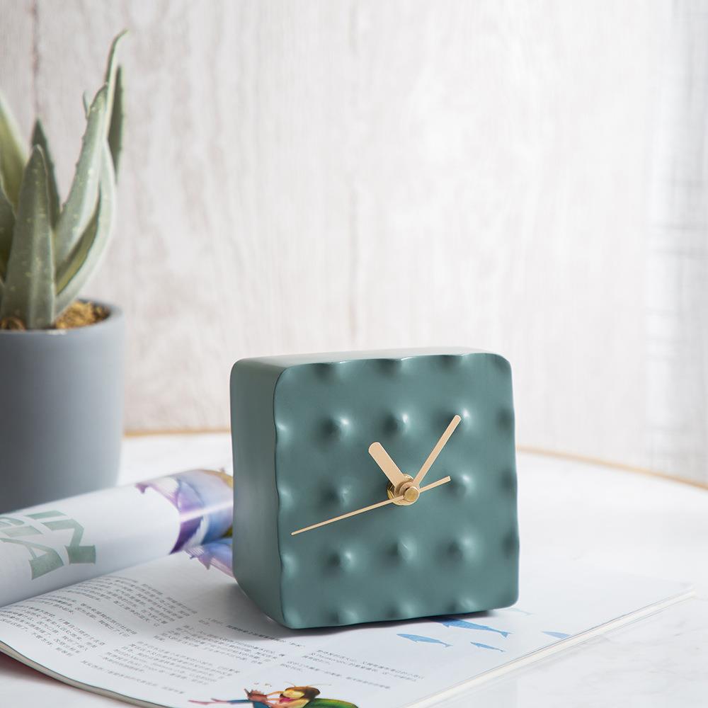 几何形座钟摆件树脂材质工艺品豆沙绿桌面立钟陈设家居简约创意
