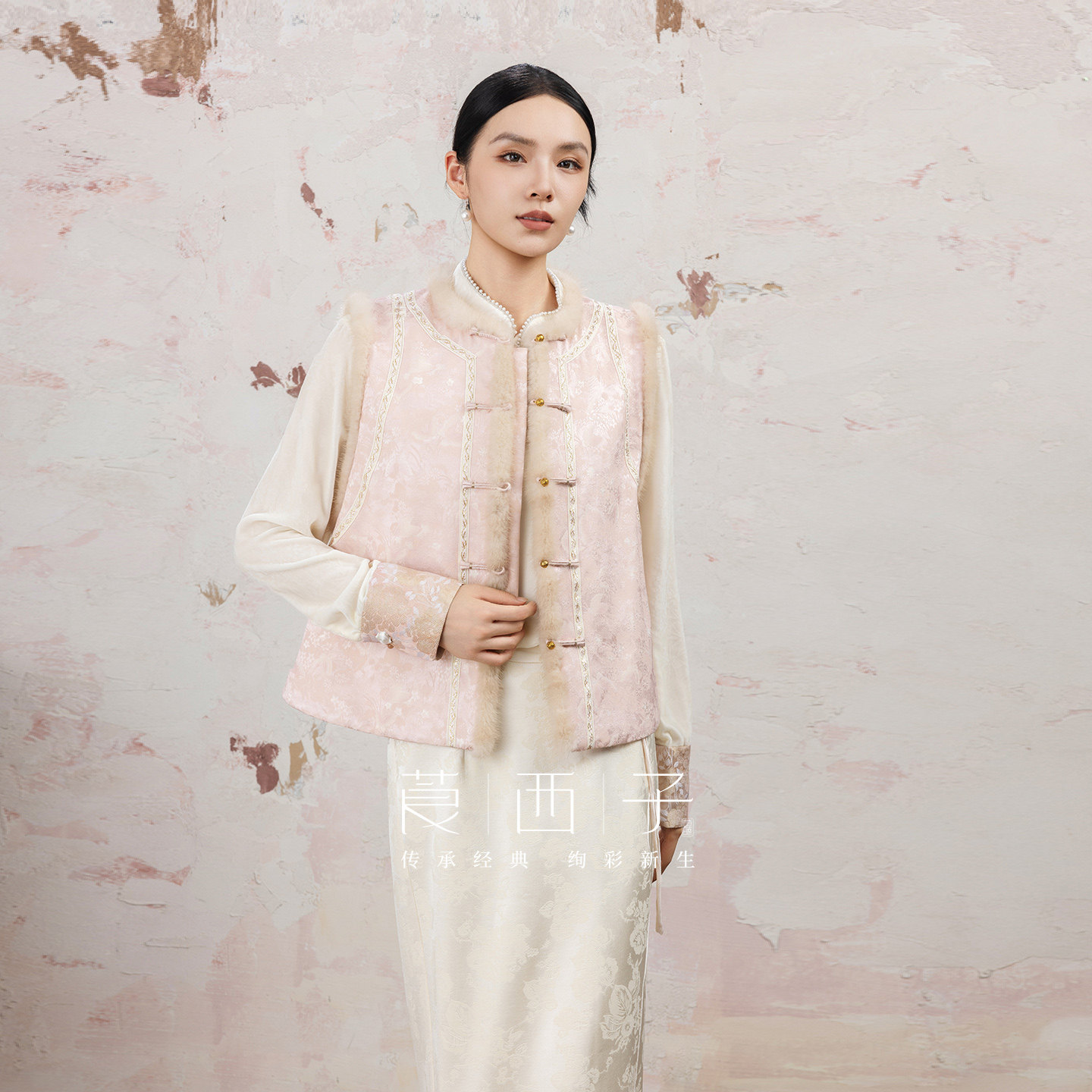 【斗雪红】莨西子新中式国风桑蚕丝混纺温婉减龄水貂毛棉服马甲女图片