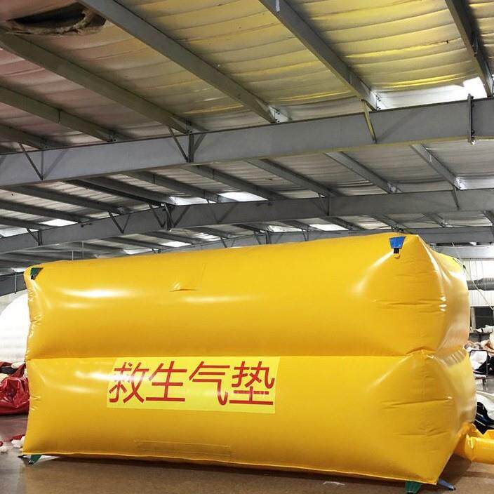安全气垫,又称救生气垫,是一种高空逃生的救生设备。它具有充气