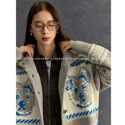 SWAP SENSE·熊趣织语翻领撞色小熊提花针织毛衣外套2025新款冬季