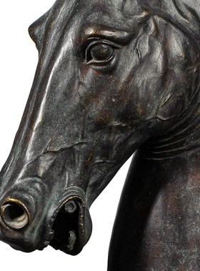 欧式复古c马雕塑摆件样板间酒店展示台古典艺术神庙马头装饰品