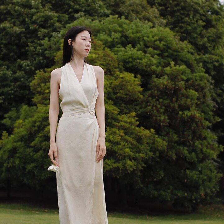 LIUFANGEZI腰部交叉绑带气质白色无袖连衣裙女夏季新款小众设计