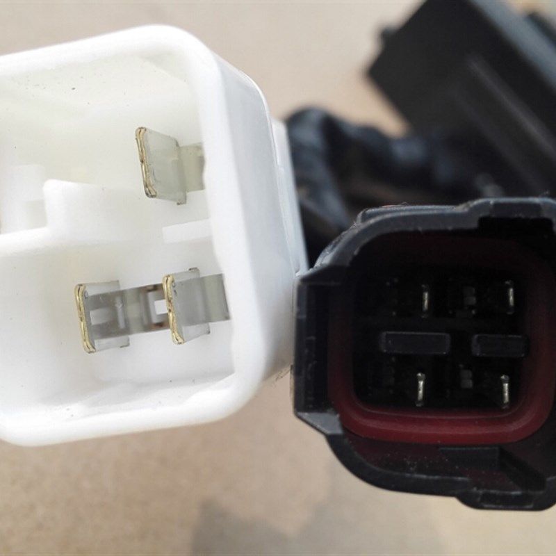 适用铃木骊驰GW250 GW250F GW250JS 整流器 摩托车充电器稳压器