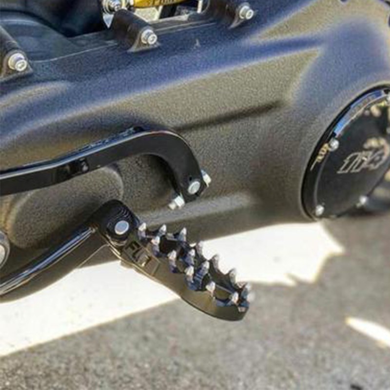 FLO哈雷18后软尾泛美改装psreformance bagger可调防滑销钉脚踏板