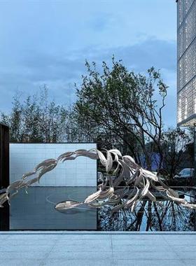 户外大型不锈钢雕塑定制广场景观落地摆件水池水景金属小鱼装饰品