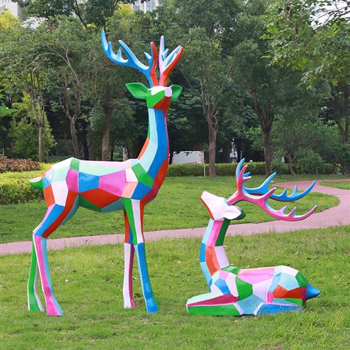 户外园林景观动物装饰玻璃钢七彩几何梅花鹿雕塑小区公园草坪摆件
