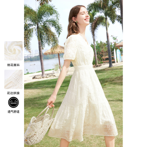 betu百图女装2026年夏季新款高腰显瘦莱赛尔蕾丝花边V领连衣裙