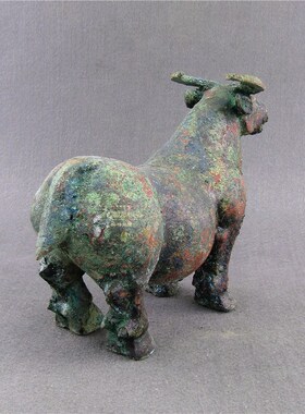 港台青铜器青铜i牛汉代牛尊古玩收藏艺术生坑锈仿古摆件家居装饰