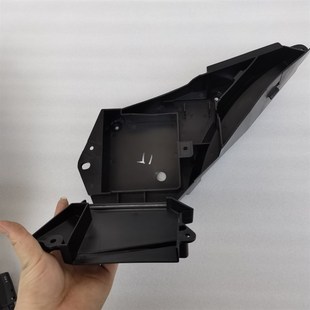 电瓶护V板 适用建设雅马哈JYM125 电池盒 XTZ125 拖罩盖板护板