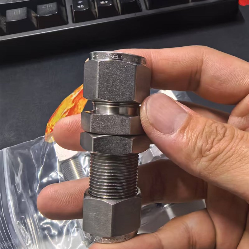 世伟洛克Swagelok  SSu-810-61 穿板联合接头1/2 in卡套管外径