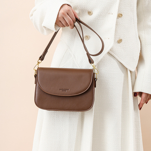 潮牌轻奢原创2024新款流行潮高级质感洋气纯色小众百搭单肩斜挎包