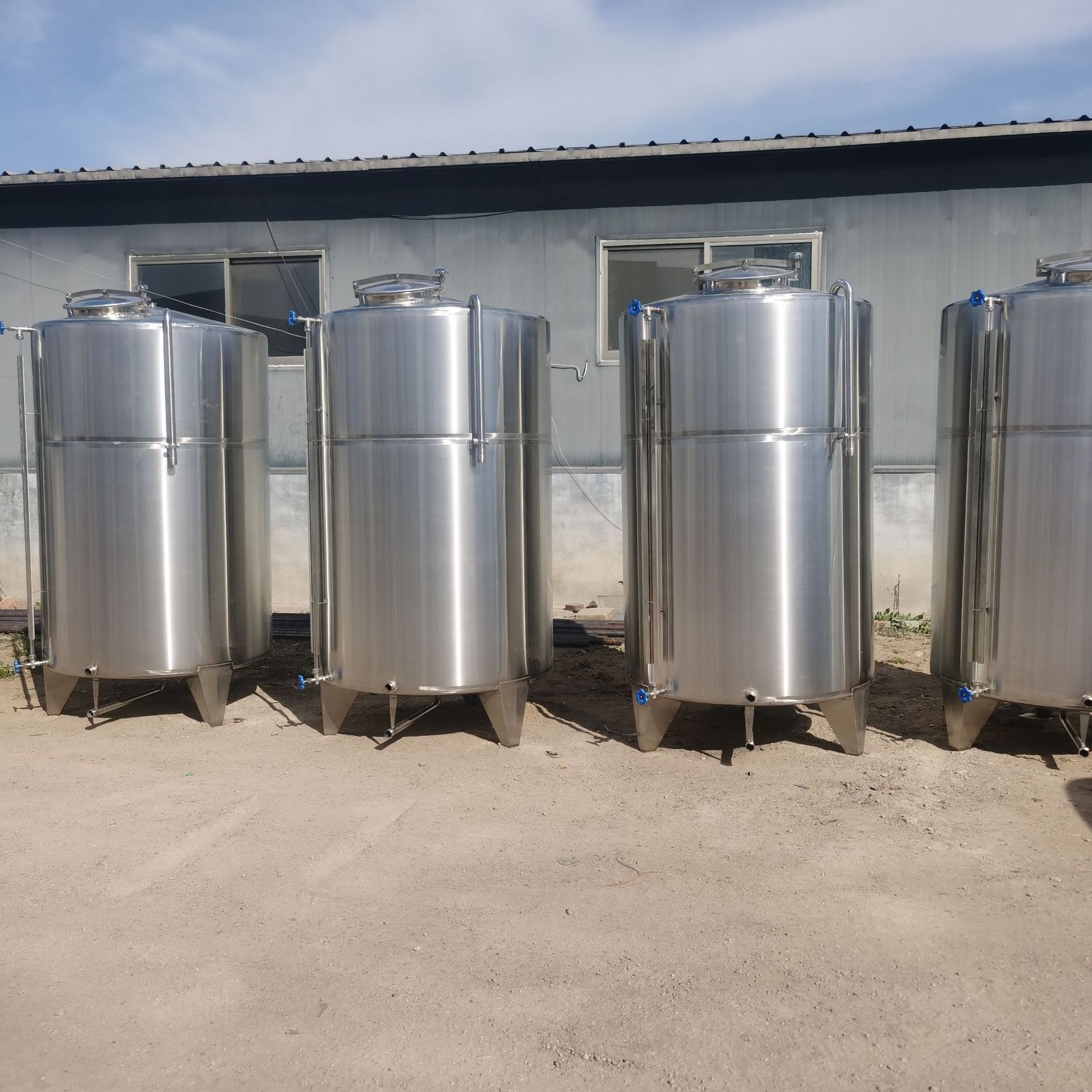 河南20吨不锈钢立式酒罐制作现场制作大型酒容器立式卧式报价