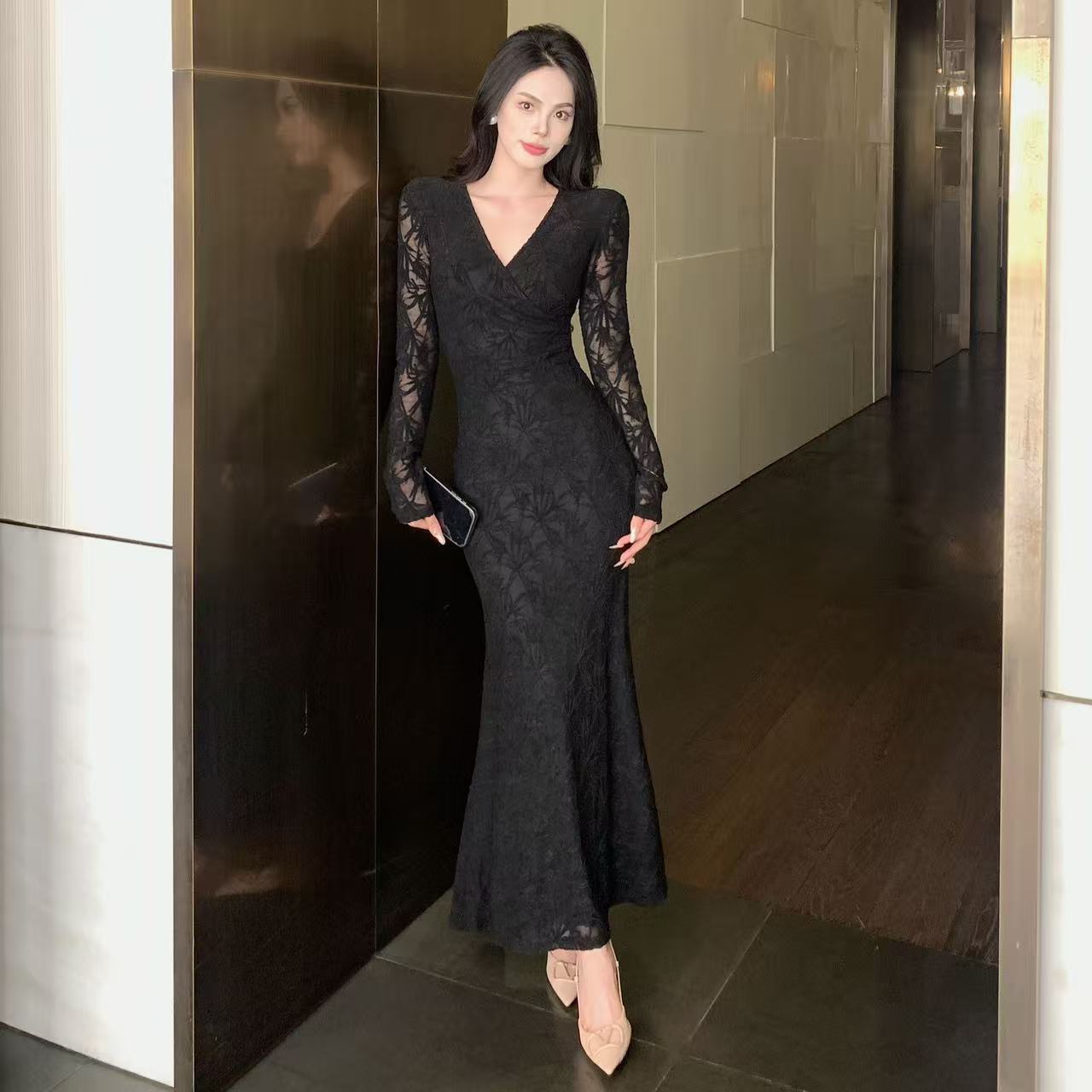 秋冬气质新款蕾丝拼接名媛高级气质V领复古法式连衣裙