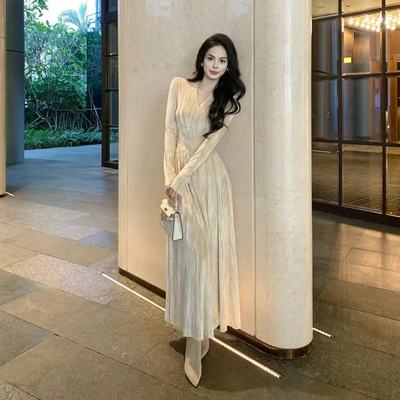 秋冬新款女神感小众高级气质小香风设计感贵气掐腰显瘦丝绒连衣裙