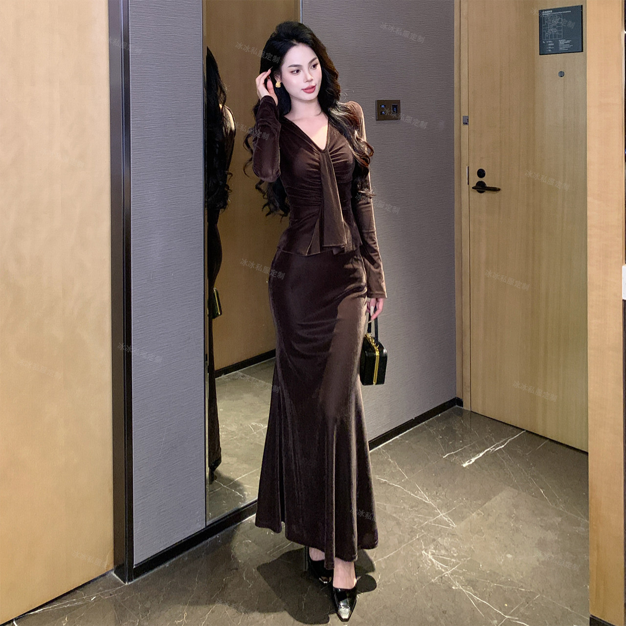 秋冬新款高级设计感V领收腰小众褶皱丝绒上衣+鱼尾半裙套装,女装/女士精品,连衣裙,淘宝优惠券,粉丝福利购,淘宝优惠卷