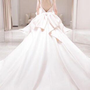 新品 轻 高端缎面婚纱礼服新娘简约蝴蝶结F显瘦露背结婚出门纱仪式
