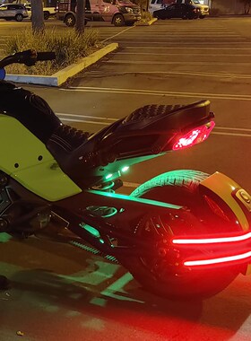 庞巴迪世爵Sphyder F3尾部加装红色LED灯条 蜘蛛侠F3s三合一尾灯