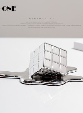 Rzone 现代轻奢设计师软装z饰品高级感融化流体魔方简约压书小摆