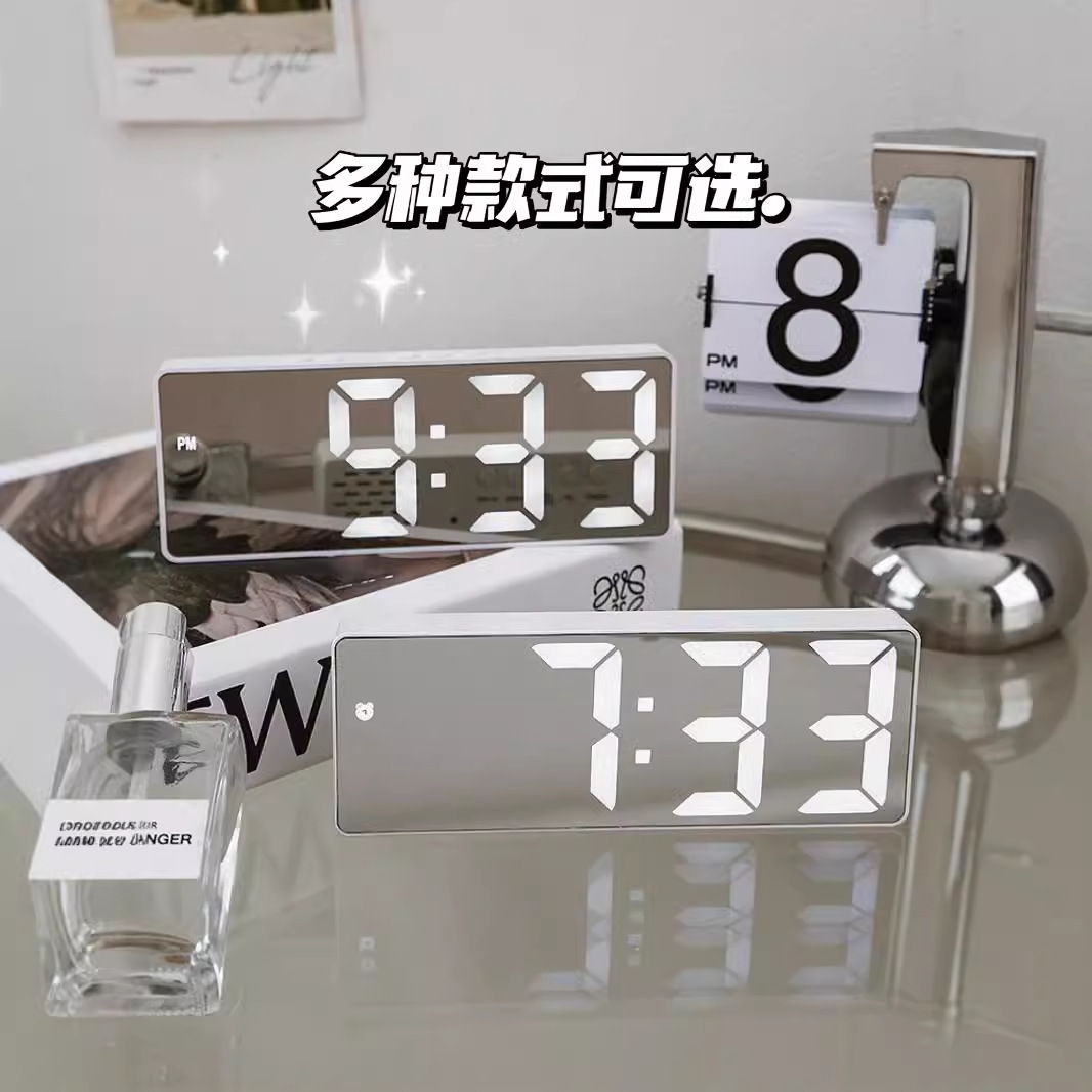 小闹钟桌台面电子时钟LED夜光镜面静数音时间显示器摆件字式钟表
