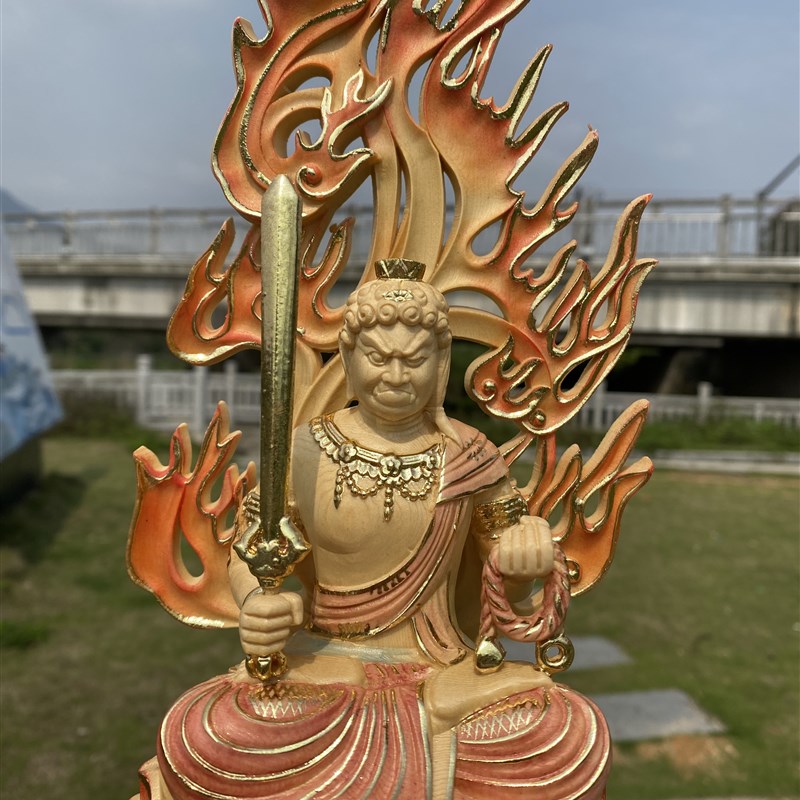 桧木木雕b彩绘描金版不动明王摆件东密实木雕刻护法弗像不动尊金