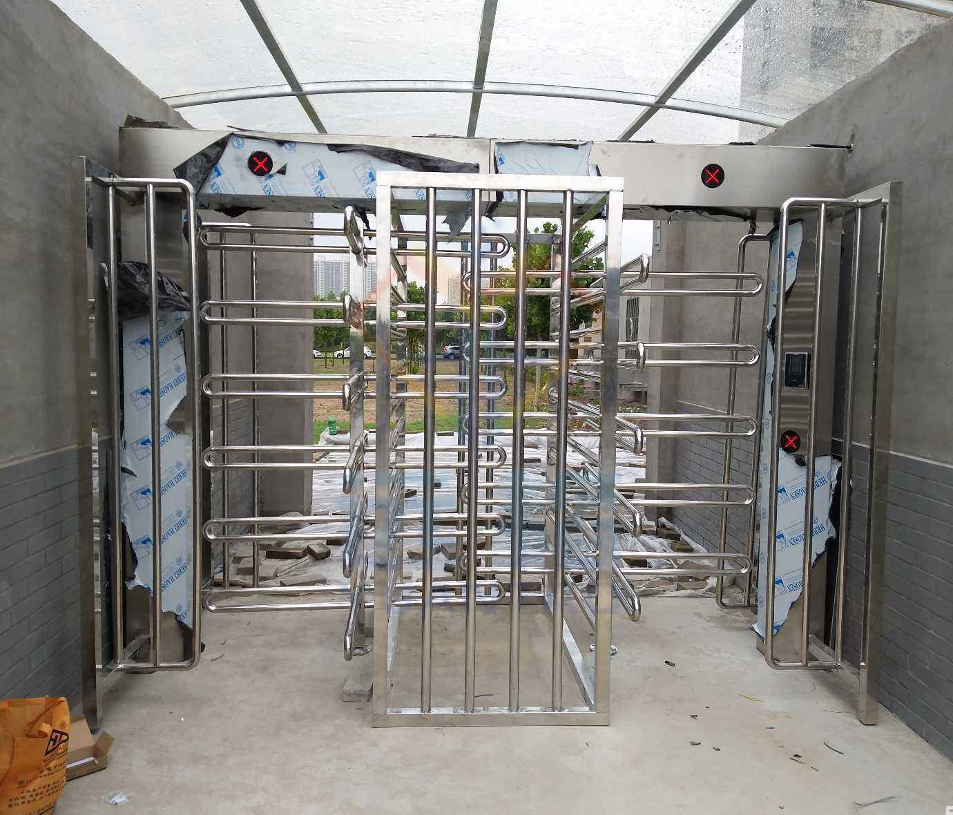 深圳十字全高转闸供应 工地人行通道门禁 工厂入口指纹考勤闸机