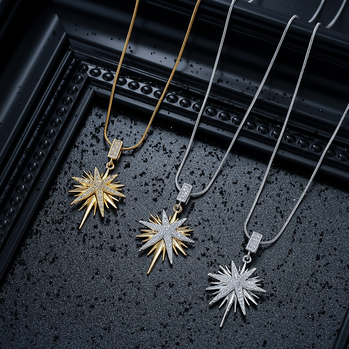 金色太阳花镶钻吊坠项链