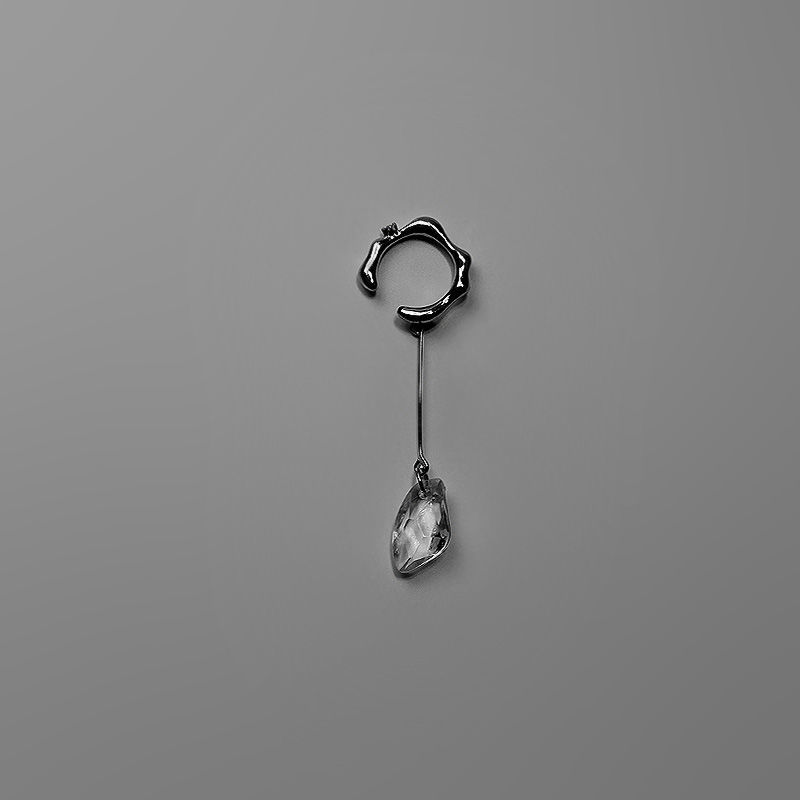 无聊了一个戴个耳骨夹!耳夹