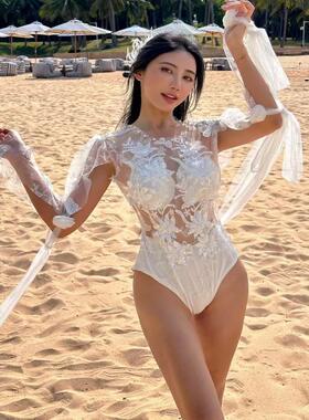 KAYASUBA白色花瓣性感露背连体泳衣水舞服