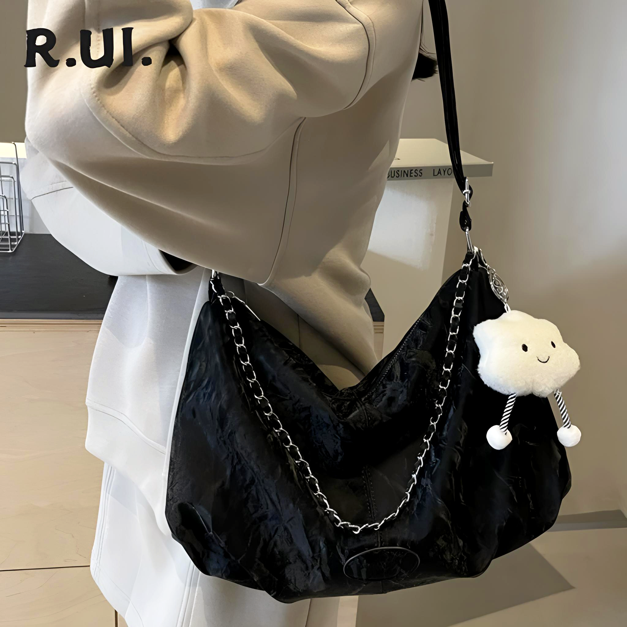 休闲大容量云朵包女2026新款链条单肩斜挎包百搭通勤褶皱饺子包