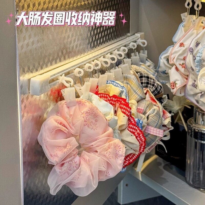 墙上免打孔大肠发圈收纳神器卫生间镜柜头绳方巾壁挂展示架