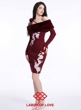 Labor of Love 沉香屑 原创设计圣诞新年红印花翻领一字肩毛衣裙