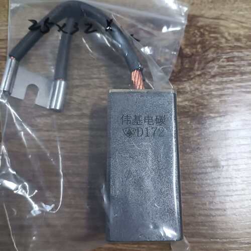 可维修伟基电碳D172碳刷，25mmx32mmx65mm未使议价