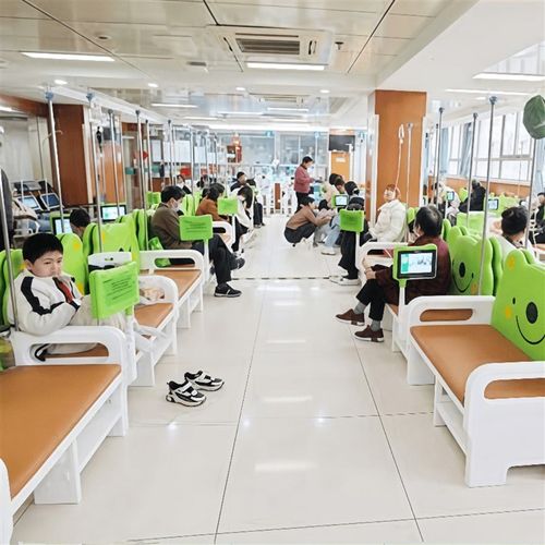 医院妇幼儿科输液室儿童智能输液椅塑H胶PE沙发卡通定制疫苗台