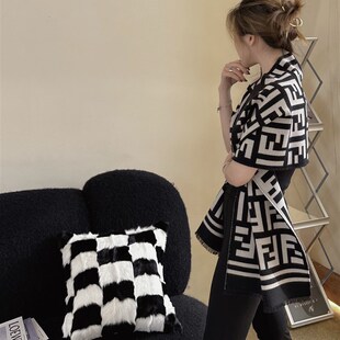 Texdream态度 黑白键 山羊毛抱枕沙发客厅靠P垫简约轻奢真皮草抱