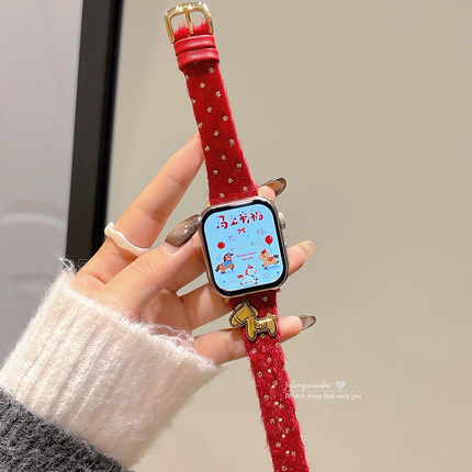 适用applewatchS11/10新年毛呢红色金箔小马表带苹果手表ultra3/2女款闺蜜iwatch9/8/7/6新款休闲百搭SE腕带
