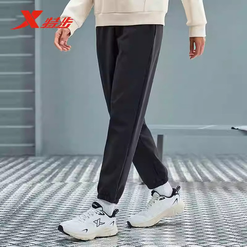 特步女子冬季梭织运动长裤加绒