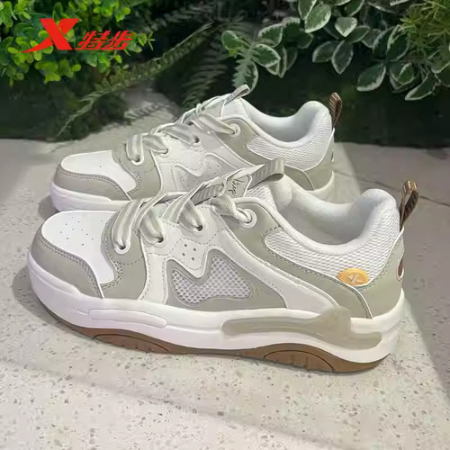 特步女鞋海贝鞋女板鞋2025秋季新款小白鞋轻便运动鞋975318310014