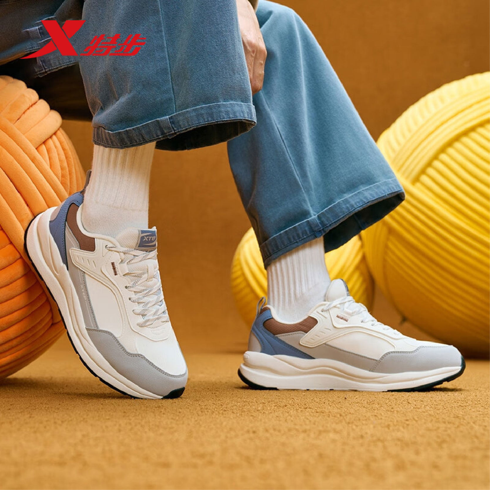 特步光年运动休闲鞋男2025冬季新款百搭时尚耐磨男鞋975419320037