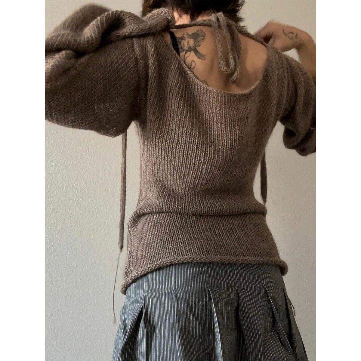 Flared sleeve tied backless sweater休闲喇叭袖系带露背毛衣女