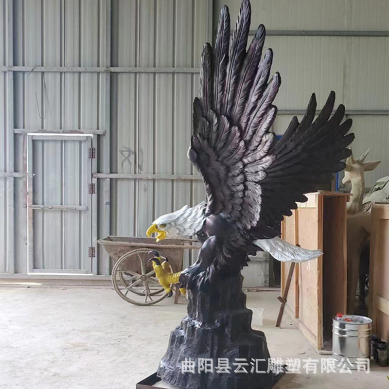 现货金色户外玻璃钢老鹰景观雕塑大展宏图仿铜老鹰园林庭院雕塑