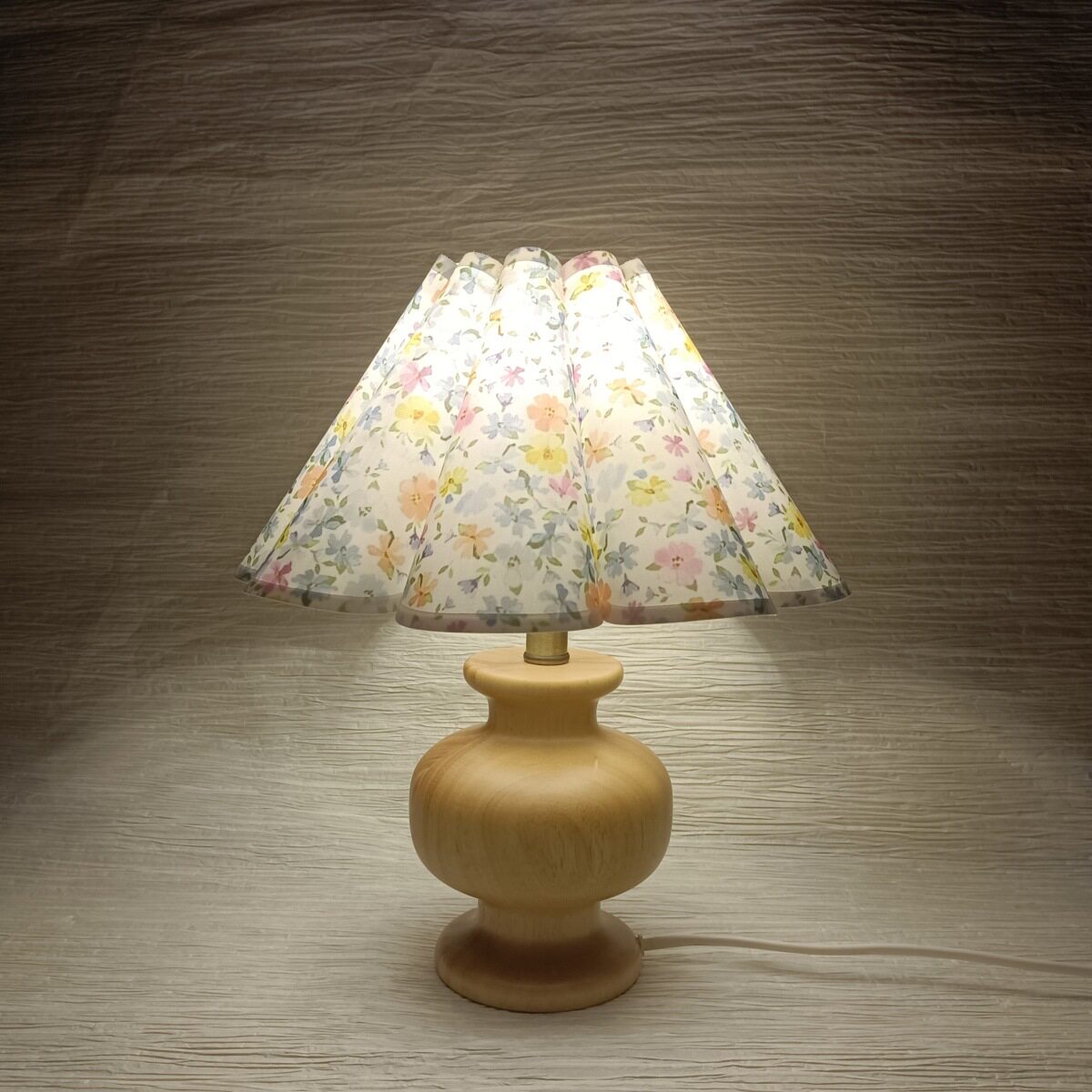 日式原木色台灯花瓣花朵形橡木实木小花瓣灯罩中韩美少女百搭台灯