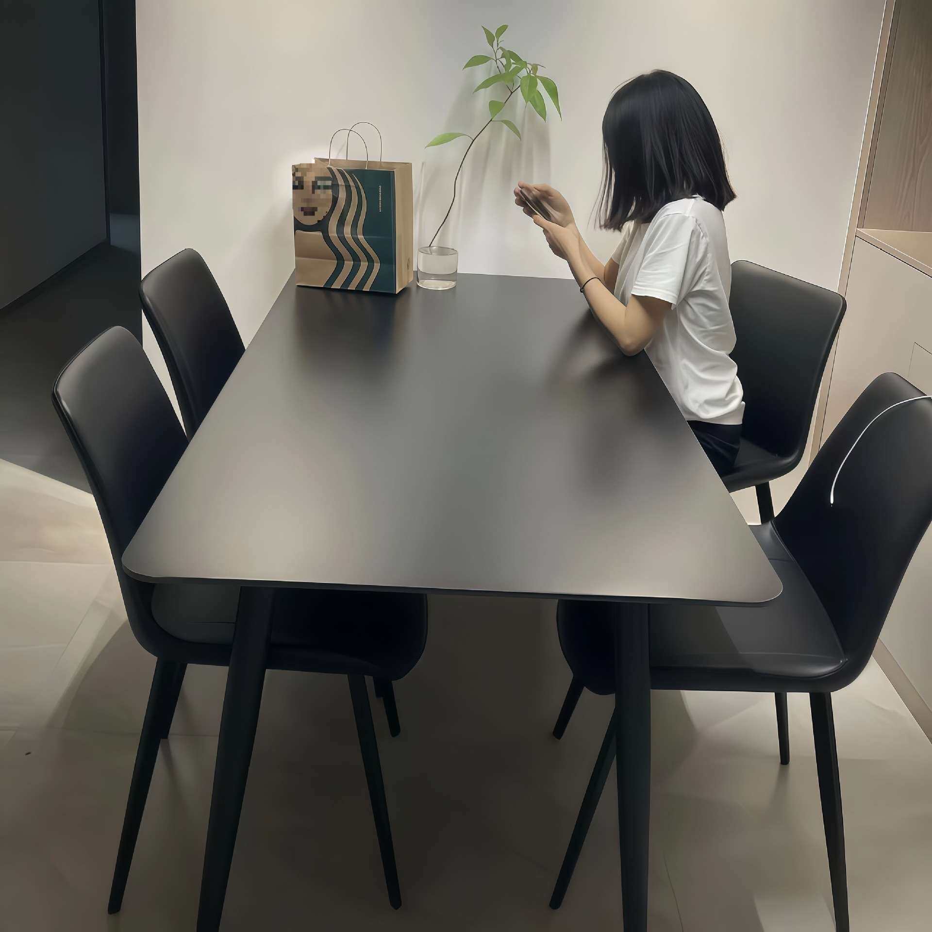 岩板餐桌椅黑色网红豪华极简家用厨房餐桌组合现代简约北欧风