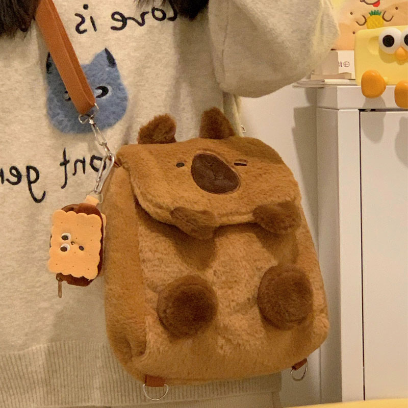 快来看你的女朋友在背什么包包