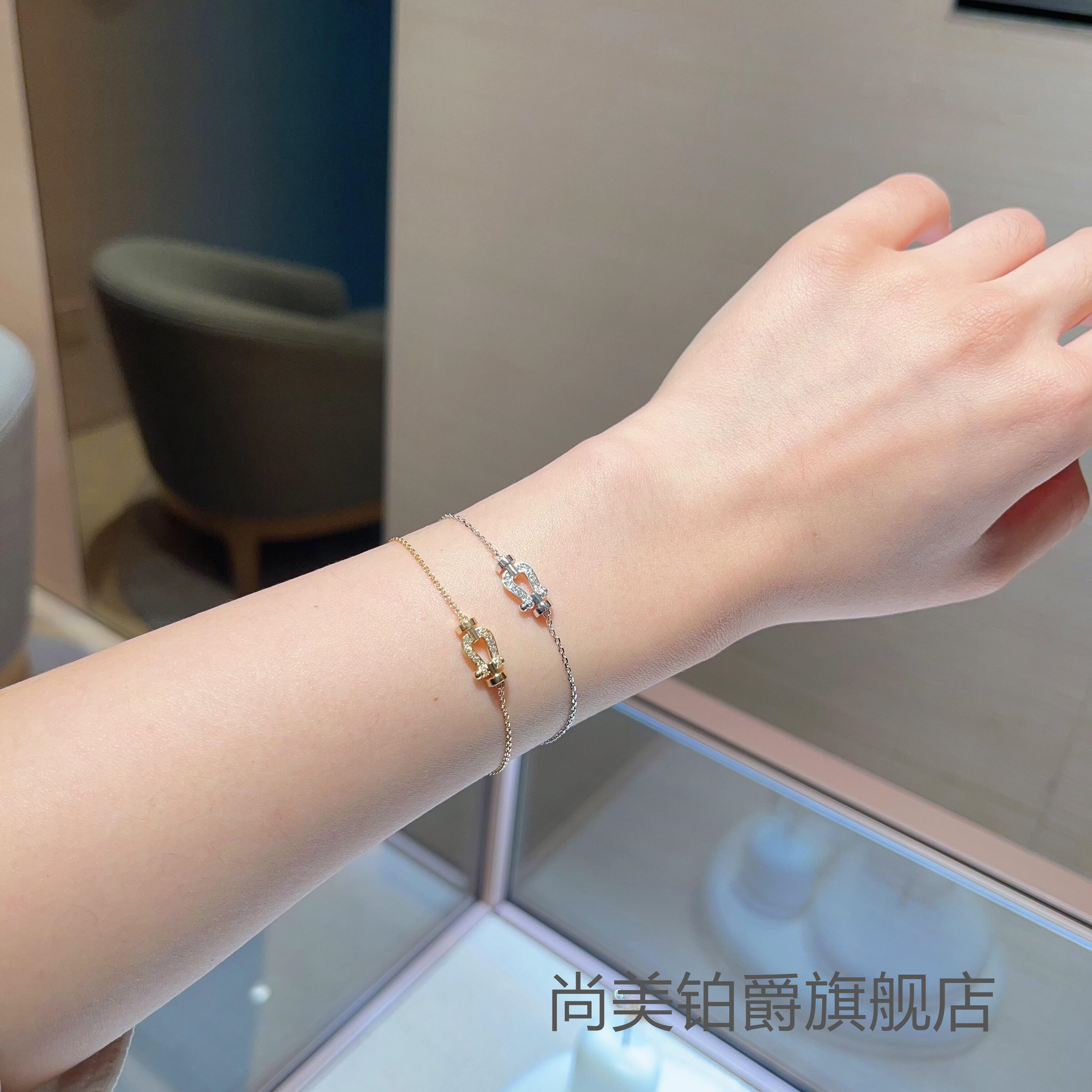 尚美铂爵18K玫瑰金马蹄扣手链