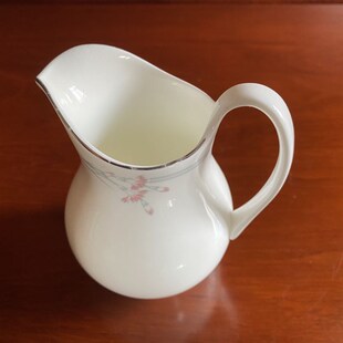 Royal Doulton 皇家道尔顿 CarDnation 康乃馨骨瓷奶壶 英国瓷奶