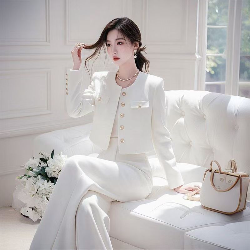 开春搭配一整套2025超火小香风套装干练气质白色上衣阔腿裤两件套